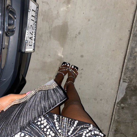 Black dazzled short strapped heels 🖤 - Picture 1 of 4